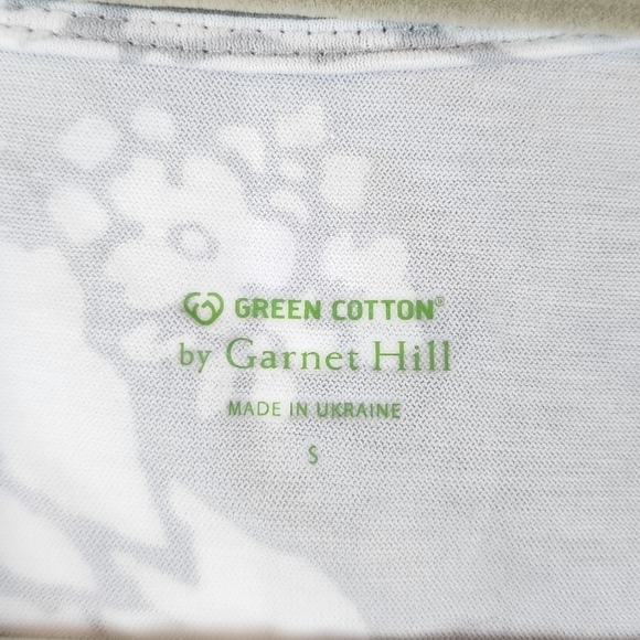 Garnet Hill NEW Grey‎ White Rose Floral Short Sleeve Tee Rosette Embellishment S - Picture 4 of 8